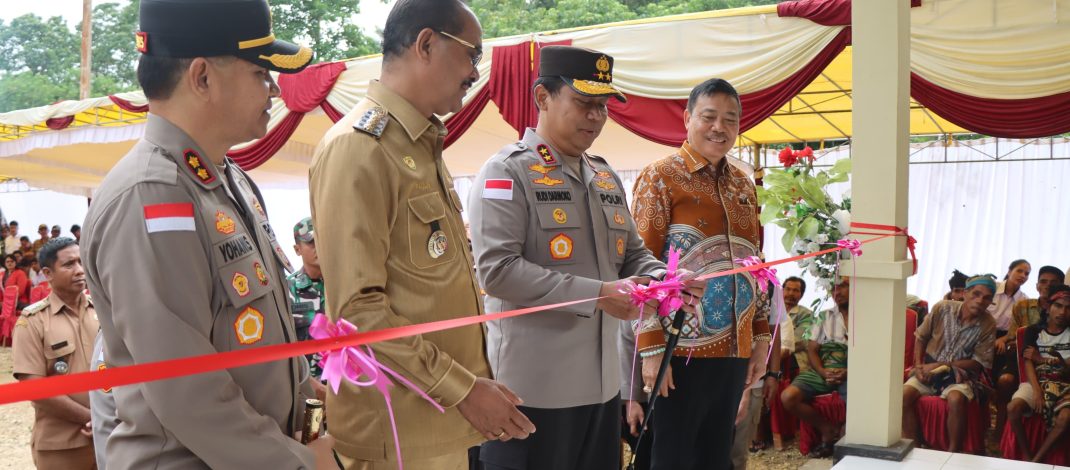 Dekatkan Pelayanan Kamtibmas, Kapolda NTT Resmikan Pospol Umbu Ratu Nggay Barat di Sumba Tengah