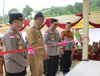 Dekatkan Pelayanan Kamtibmas, Kapolda NTT Resmikan Pospol Umbu Ratu Nggay Barat di Sumba Tengah