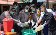 Polres Sumba Barat Musnahkan 11.200 Liter Miras Berlabel Ilegal dan Miras Lokal