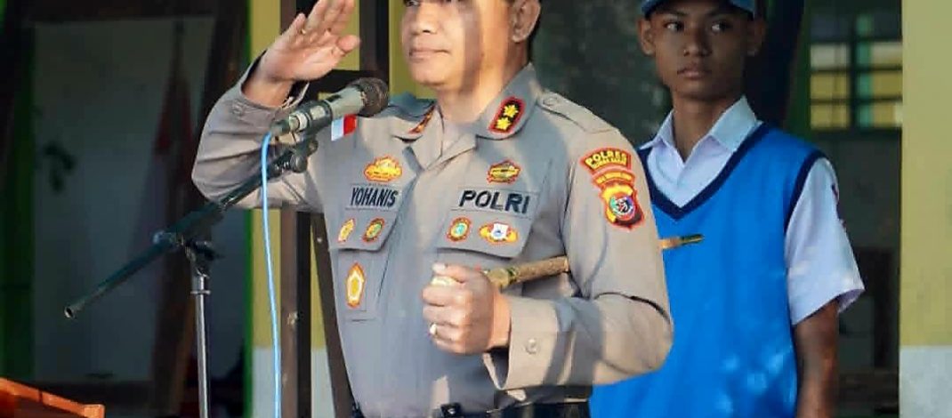 Jadi Irup di SMAS Kristen Waikabubak, Kapolres Sumba Barat Gaungkan ‘Generasi Hebat Tanpa Narkoba’
