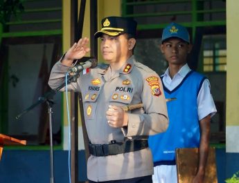 Jadi Irup di SMAS Kristen Waikabubak, Kapolres Sumba Barat Gaungkan ‘Generasi Hebat Tanpa Narkoba’