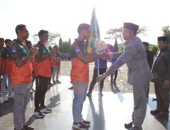 Wakil Bupati Sumba Barat Lepas Kontingen Persesba U-17 Untuk Bertarung di Soeratin Cup 2026
